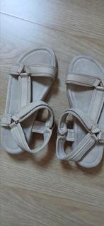 Leuke beige wandel sandaal met verstelbaar klittenband, Ophalen of Verzenden, Zo goed als nieuw, Beige, Sandalen of Muiltjes