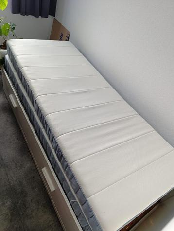 Witte IKEA BRIMNES bedbank met 2 matrassen – 80x200 cm beschikbaar voor biedingen