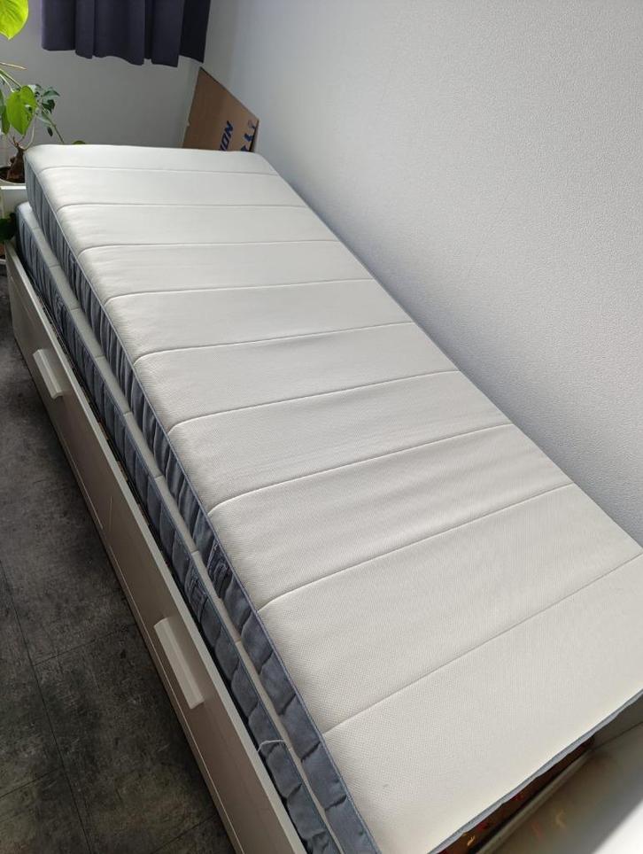 Witte IKEA BRIMNES bedbank met 2 matrassen – 80x200 cm, Huis en Inrichting, Slaapkamer | Bedden, Zo goed als nieuw, Eenpersoons