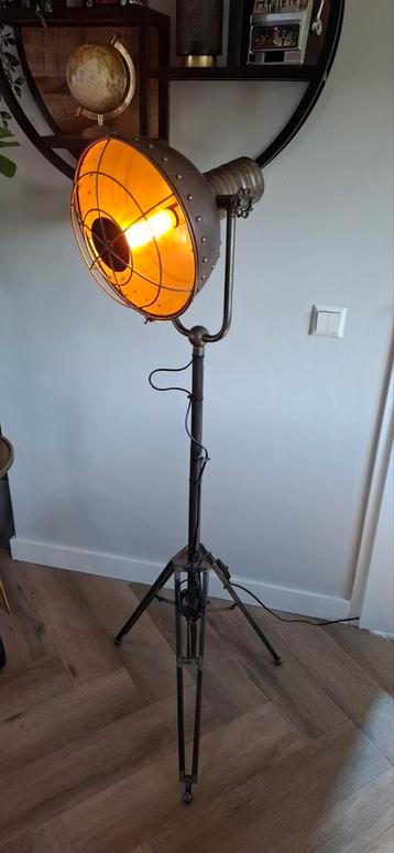 Prachtige industriele staande lamp ! beschikbaar voor biedingen