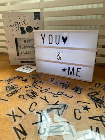 Lichtbak Light box met lossen letters & symbolen beschikbaar voor biedingen