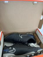 NIKE heren voetbalschoenen Netjes in de doos!, Sport en Fitness, Voetbal, Ophalen, Zo goed als nieuw, Schoenen