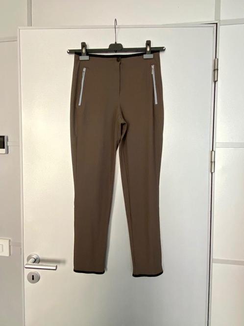 G774 Deyk maat S=36 skinny broek tregging taupe travel, Kleding | Dames, Broeken en Pantalons, Zo goed als nieuw, Maat 36 (S)