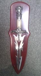 Isis Fantasy knife op stnd, Verzamelen, Militaria | Algemeen, Verzenden, Overige soorten, Azië, Mes of Dolk