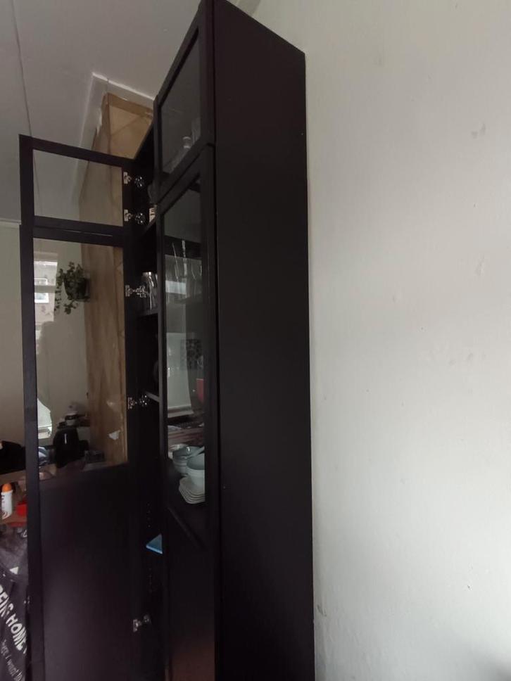 Ikea Billy vitrinekast boekenkast servieskast  zwart, Huis en Inrichting, Kasten | Boekenkasten, Ophalen