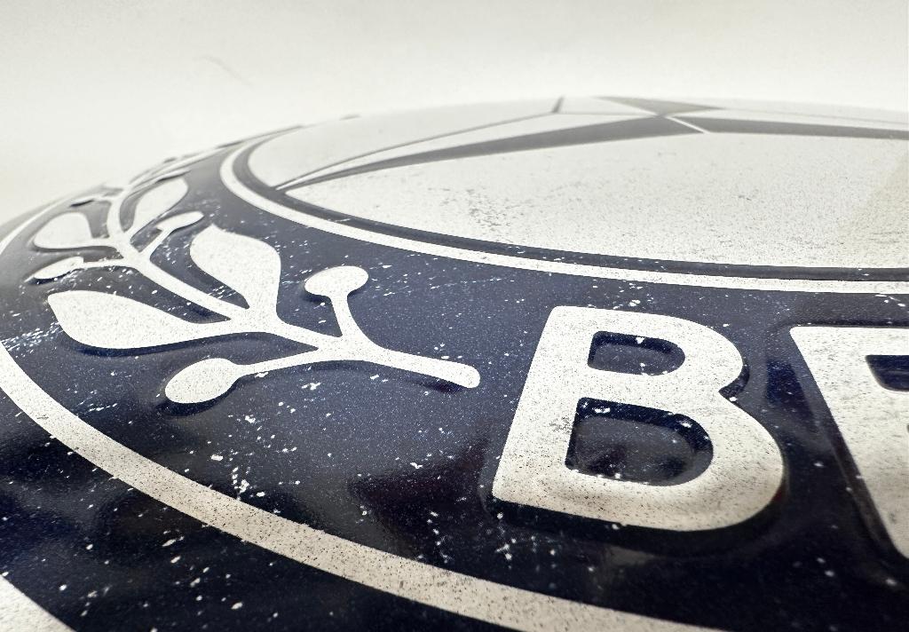 Mercedes Benz logo rond relief reclamebord van metaal deco, Ophalen of Verzenden, Nieuw, Auto's