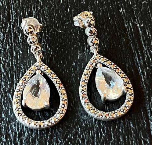 Elegante  zilveren MARKASIET met KRISTAL oorhangers, Sieraden, Tassen en Uiterlijk, Oorbellen, Zo goed als nieuw, Hangers, Zilver