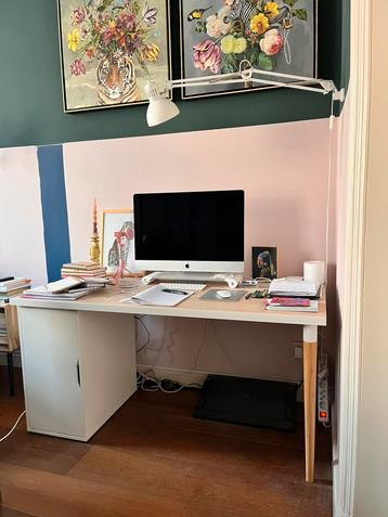 Bureau met kastje MOET ZSM WEG!  beschikbaar voor biedingen