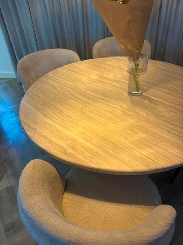 Te koop nog nieuwe eettafel beschikbaar voor biedingen