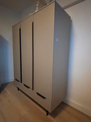 MADE Damian kledingkast - Mokka met zwart staal beschikbaar voor biedingen