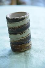 Bruine - beige vaasje., Overige kleuren, Aardewerk of Porselein, Ophalen of Verzenden, Zo goed als nieuw