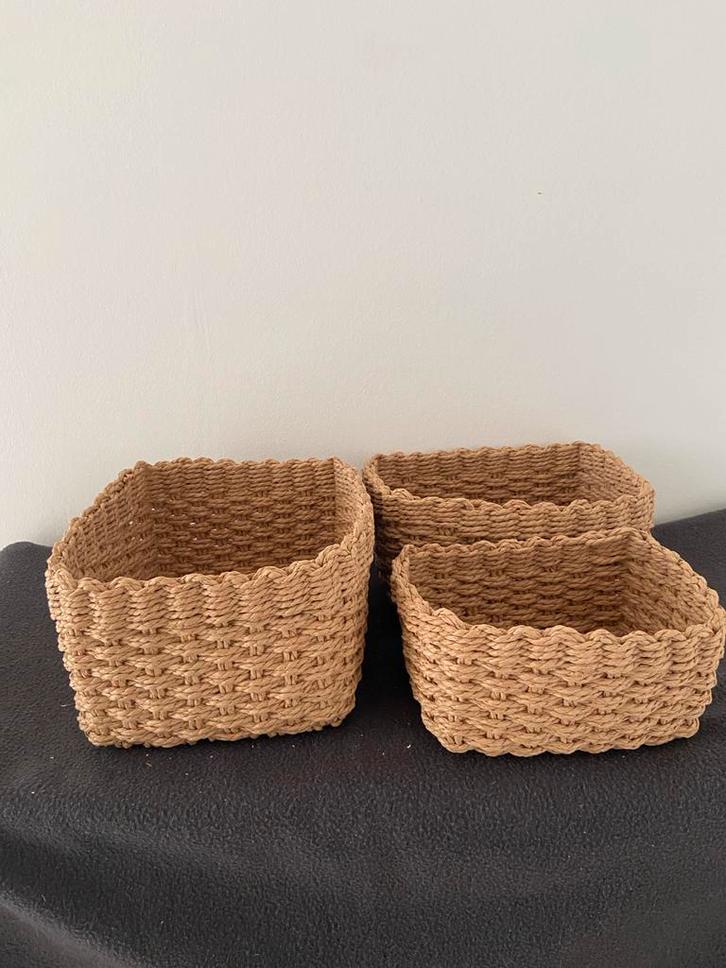 Setje Manden - 3 Stuks, Huis en Inrichting, Woonaccessoires | Schalen en Manden, Zo goed als nieuw, Mand, Vierkant, Riet, Ophalen of Verzenden