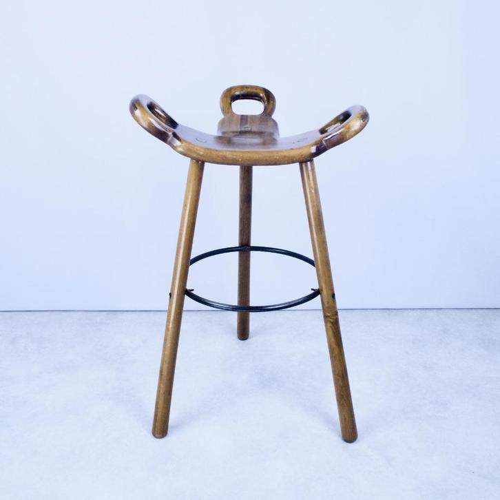 barkruk Marbella Sergio Rodrigues Spaans 70s, Huis en Inrichting, Barkrukken, Gebruikt, 60 tot 90 cm, Hout, 1 kruk, Ophalen of Verzenden