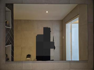 Badkamer spiegel beschikbaar voor biedingen