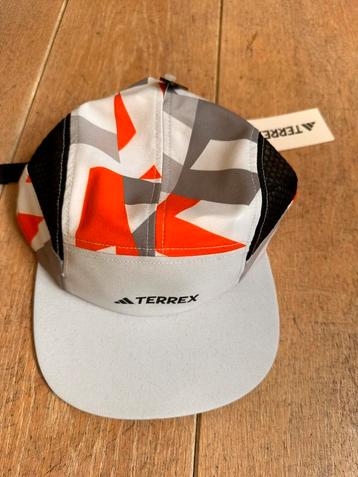 Pet Adidas Terrex beschikbaar voor biedingen