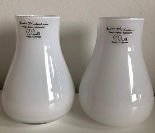 Twee vaasjes Pia Amsell en Barbro Wesslander design IKEA, Huis en Inrichting, Woonaccessoires | Vazen, Zo goed als nieuw, Wit