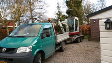 Graafmachine minigraver graafwerkzaamheden. beschikbaar voor biedingen