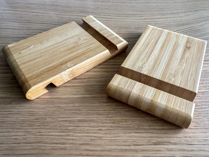 2x IKEA BERGENES Phone/Tablet Holder – Bamboo, Computers en Software, Laptopstandaarden, Zo goed als nieuw, Ophalen