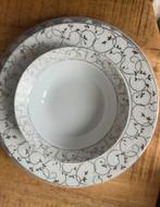 Elegant Porseleinen Borden Set - Gural, Huis en Inrichting, Keuken | Servies, Ophalen of Verzenden, Zo goed als nieuw, Overige stijlen