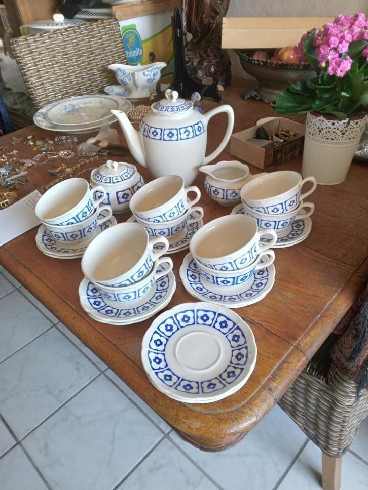 6 persoons koffieservies serienaam SIMONE Boch la louviere, Antiek en Kunst, Antiek | Servies compleet, Ophalen of Verzenden