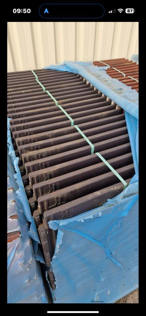 Partij Dakpannen Erlus Linea, Nelskamp G-10, Lander L105, Doe-het-zelf en Verbouw, Dakpannen en Dakbedekking, Zo goed als nieuw