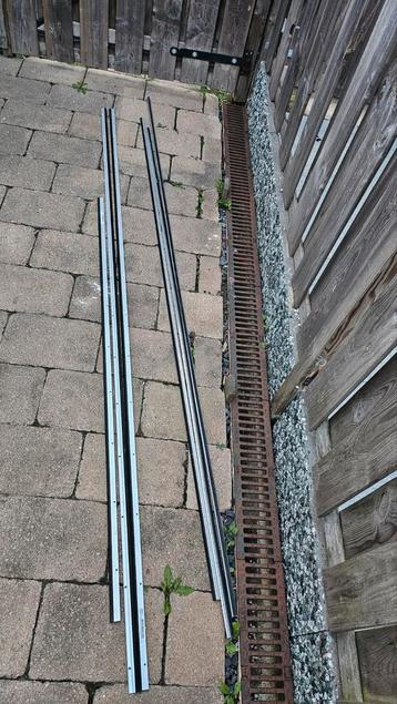 Ijzeren tochtstrips 2m tot 2.30m beschikbaar voor biedingen