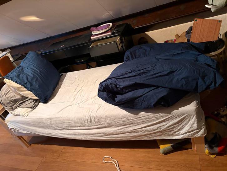 NIET GEBRUIKT- IKEA NEIDEN Bedframe 90x200 cm - Grenen/Luröy, Huis en Inrichting, Slaapkamer | Bedden, Nieuw, Eenpersoons, 90 cm