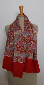 Mooie rode paisley print sjaal, Kleding | Dames, Mutsen, Sjaals en Handschoenen, Verzenden, Zo goed als nieuw, Maat 38/40 (M)