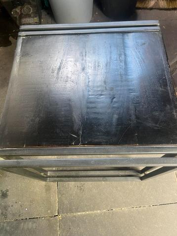 Een zwart ijzer tafel te. Koop beschikbaar voor biedingen