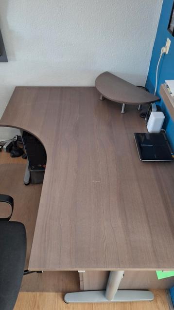 Hoekbureau incl. accessoires 