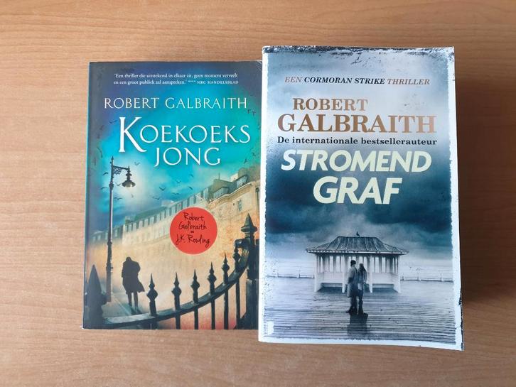 Robert Galbraith - Koekoeksjong & Stromend Graf, Boeken, Fantasy, Gelezen, Ophalen of Verzenden