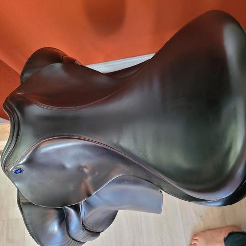 17,5 inch brandt dressuur zadel wide boom, Dieren en Toebehoren, Paarden en Pony's | Zadels, Gebruikt, Dressuur, Ophalen