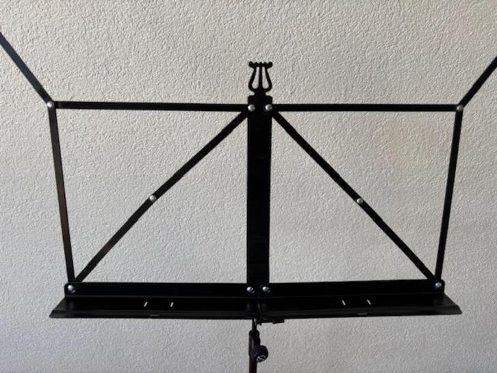 K&M blad muziekstandaard, stevig , voor gitaar, fluit, viool, Muziek en Instrumenten, Standaards, Zo goed als nieuw, Muziekstandaard