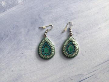 Unieke vintage-look oorbellen – groen/blauw beschikbaar voor biedingen