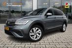 Volkswagen Tiguan 1.5 TSI Life 7 Persoons | Trekhaak | ACC |, Auto's, Volkswagen, Stof, Zwart, 4 cilinders, 150 pk