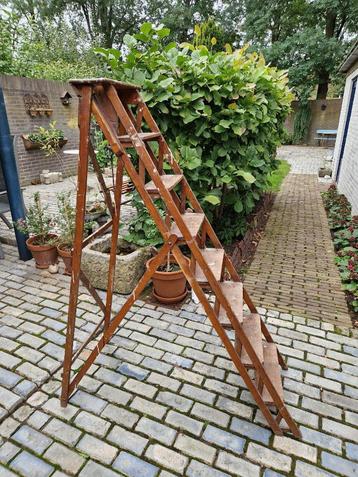 antieke trap - schilderstrap beschikbaar voor biedingen