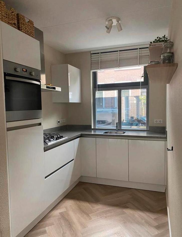 Nette Hoogglans Hoekkeuken + Apparatuur GEDEMONTEERD, Huis en Inrichting, Keuken | Complete keukens, Zo goed als nieuw, Hoekkeuken