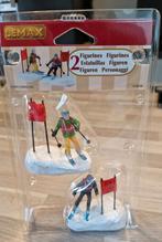 Lemax 2 skiërs met poortjes NIEUW, Diversen, Kerst, Ophalen of Verzenden, Nieuw