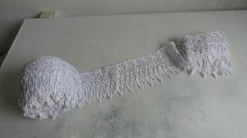 Kant, wit kant mooi motief, 10 cm breed beschikbaar voor biedingen