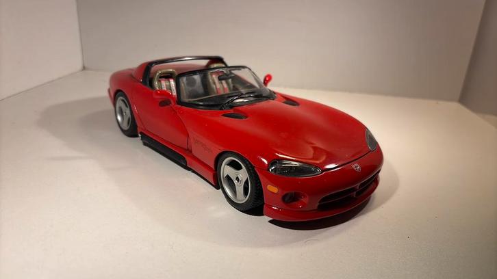Dodge viper r/t red Bburago 1.18, Hobby en Vrije tijd, Modelauto's | 1:18, Zo goed als nieuw, Bburago, Ophalen of Verzenden