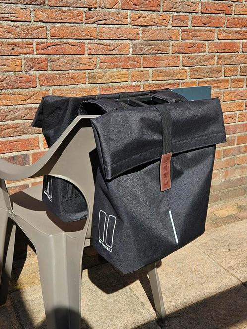 Basil Dubbele fietstas - City - MIK systeem - 28-32 liter, Fietsen en Brommers, Fietsaccessoires | Fietstassen, Zo goed als nieuw