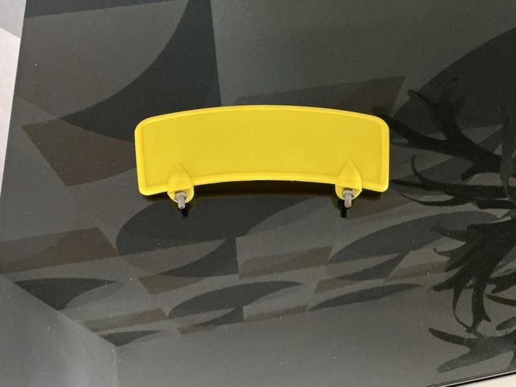 NOS GEEL PLAATJE ZELDZAME MAAT BEVESTIGING 9,5 CM EA MERKEN, Fietsen en Brommers, Brommeronderdelen | Oldtimers, Nieuw, Batavus