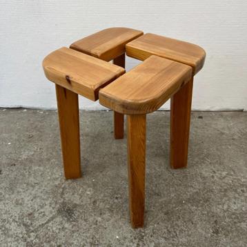 2x Vintage design kruk - Fins - grenen - Olof Ottolin   beschikbaar voor biedingen