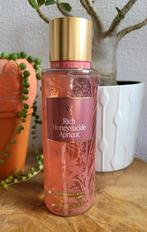 Victoria's Secret Rich Honeysuckle Apricot body mist Nieuw, Ophalen of Verzenden, Nieuw