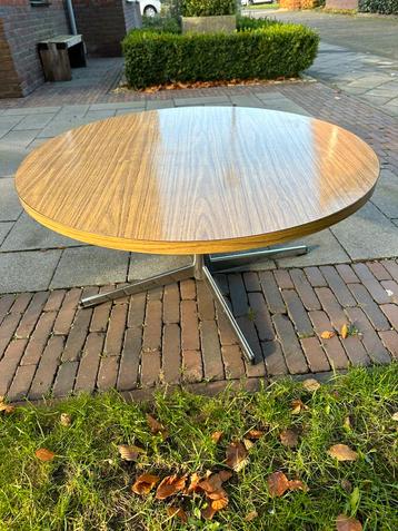 Seventies ronde salontafel  beschikbaar voor biedingen