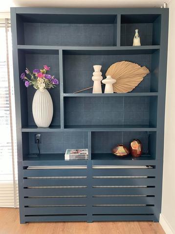 Vakken wandkast met Lambrisering beschikbaar voor biedingen