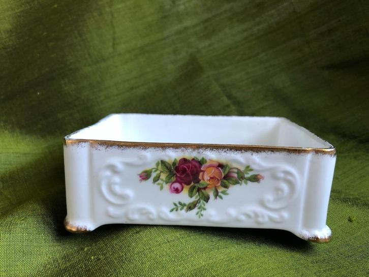 Porseleinen sigarettendoosje van Royal Albert, Huis en Inrichting, Woonaccessoires | Overige, Gebruikt, Ophalen of Verzenden
