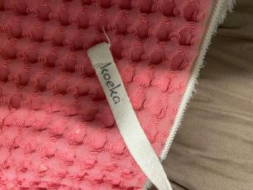 Koeka Deken Roze Wafel beschikbaar voor biedingen