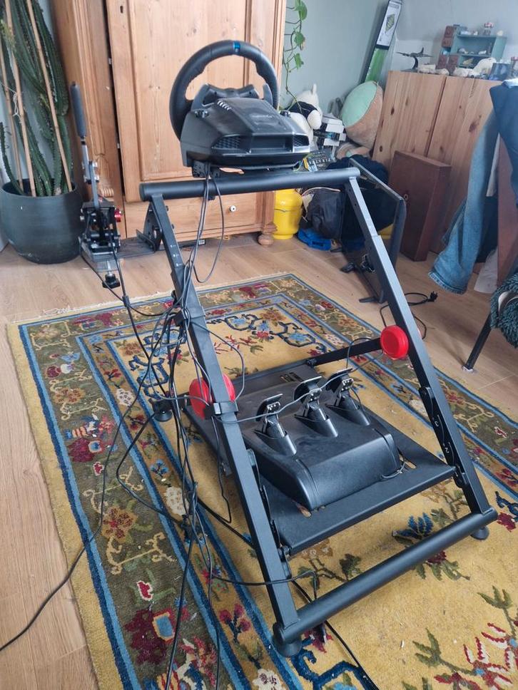 Logitech stuur + pedalen+ sten Sim Handrem - PS5 Compatibel, Spelcomputers en Games, Spelcomputers | Overige, Zo goed als nieuw