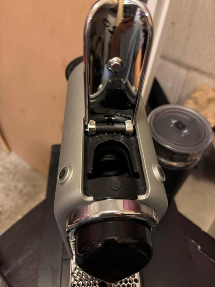 Nespresso machine met melkopschuimer en capsulehouder, Witgoed en Apparatuur, Koffiezetapparaten, Zo goed als nieuw, Ophalen of Verzenden